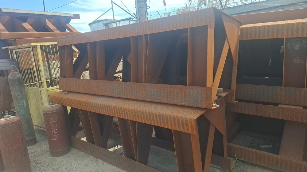 Продам железные столы