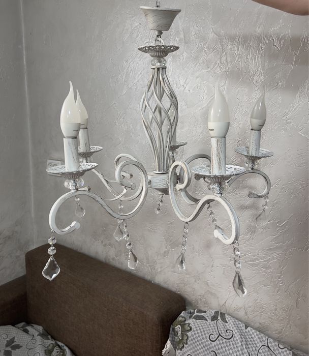 Люстра в хорошем состоянии