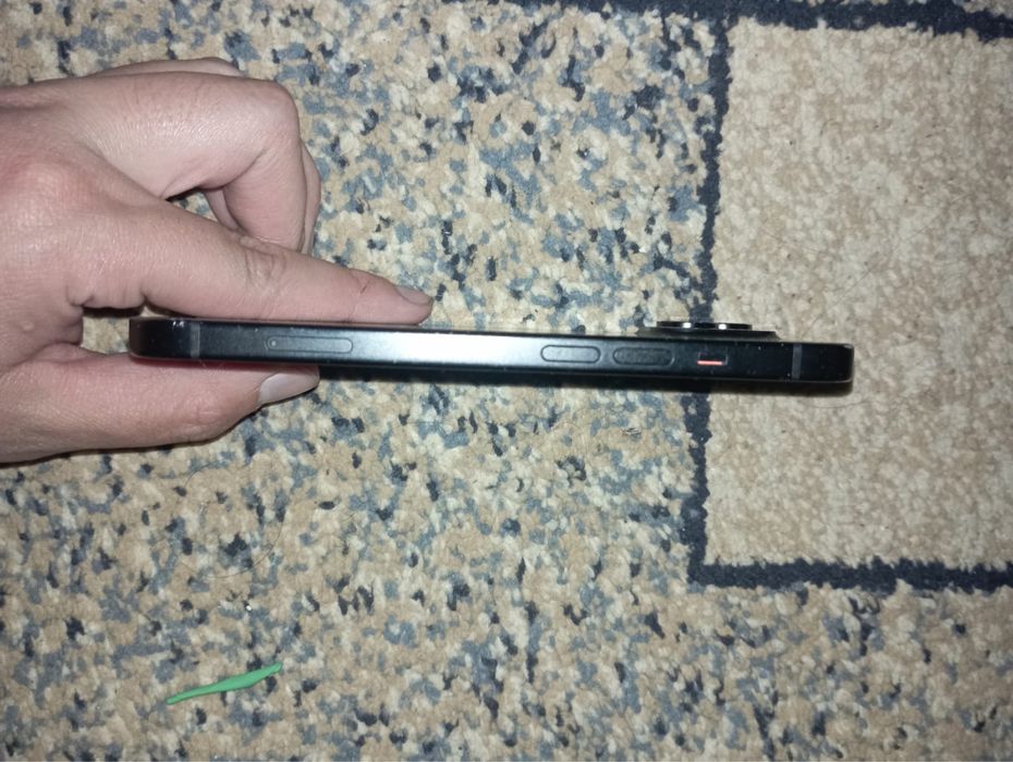 Продам iPhone 15 отличном сост.