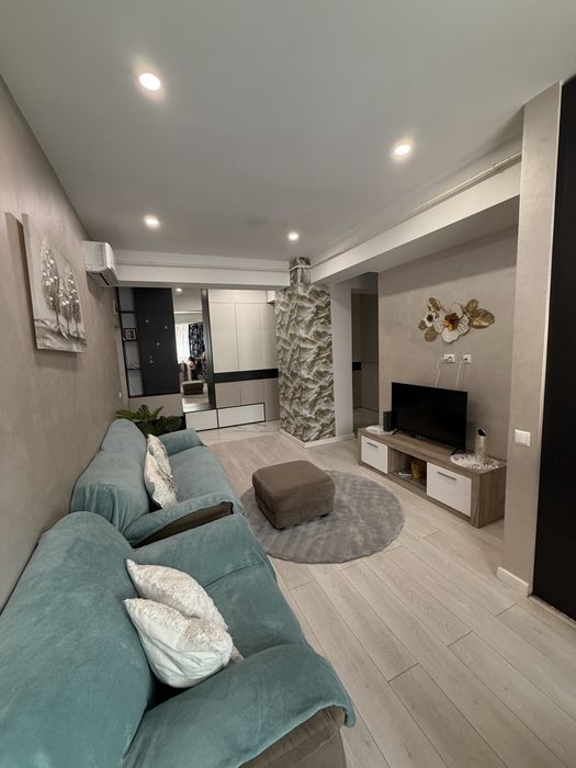 Vand apartament zona palas 3 camere