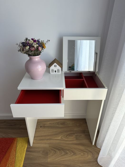 masuta de toaleta/ makeup/ machiaj