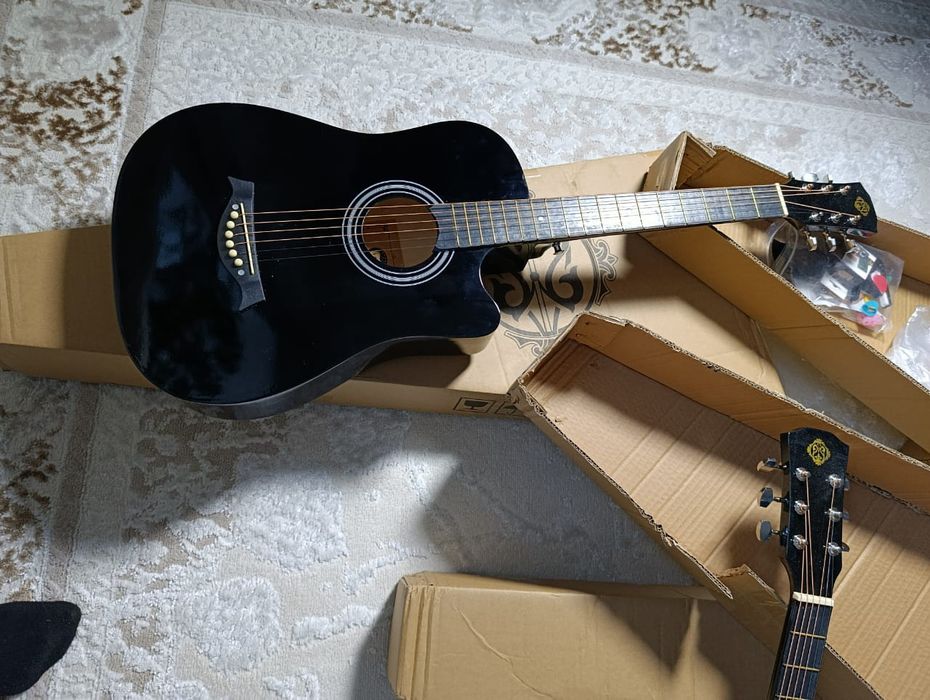 Гитара акустическая