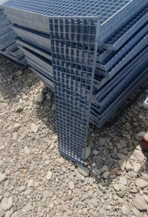 Trepte zincate galvanizate