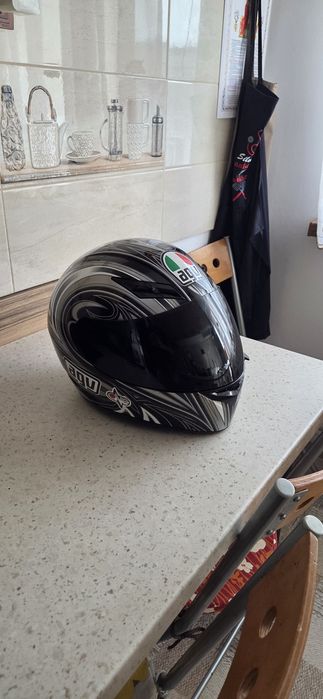 Vând casca moto AGV