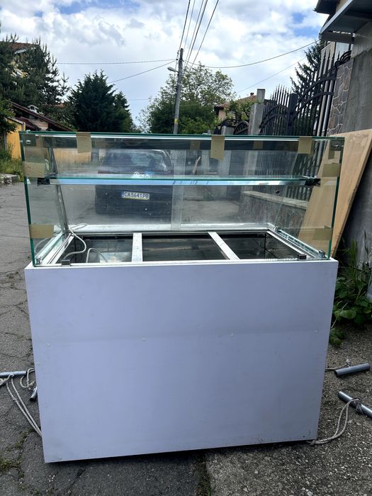 Хладилна витрина за салати