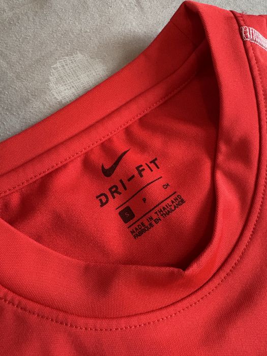 Продавам nike dri fit блуза