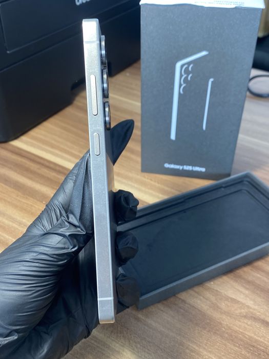 Samsung Galaxy s25 ultra • 512 GB • Titanium Gray