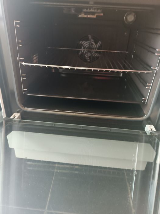 ГОТВАРСКА ПЕЧКА с керамичен плот Electrolux