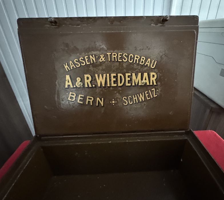 Стара швейцарска каса / сейф A&R Wiedemar Bern