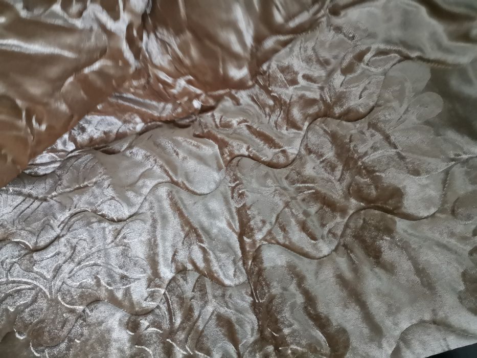 Продам покрывало на кровать