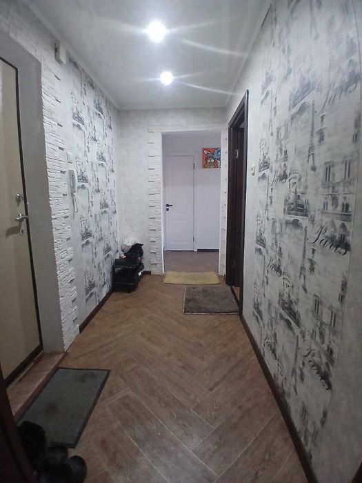 Строитель Напротив Алтындар