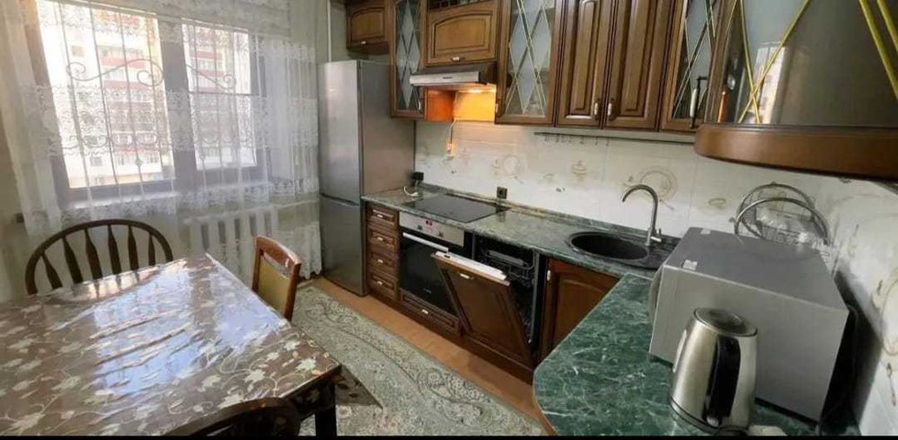 продается  ком квартира