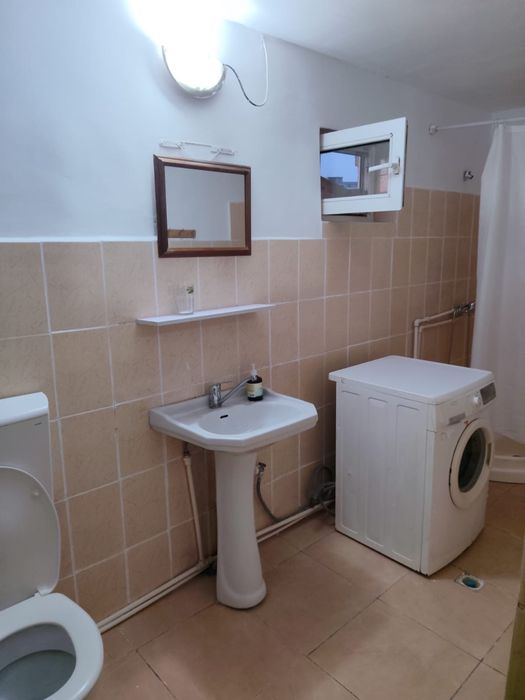 Inchiriez apartament