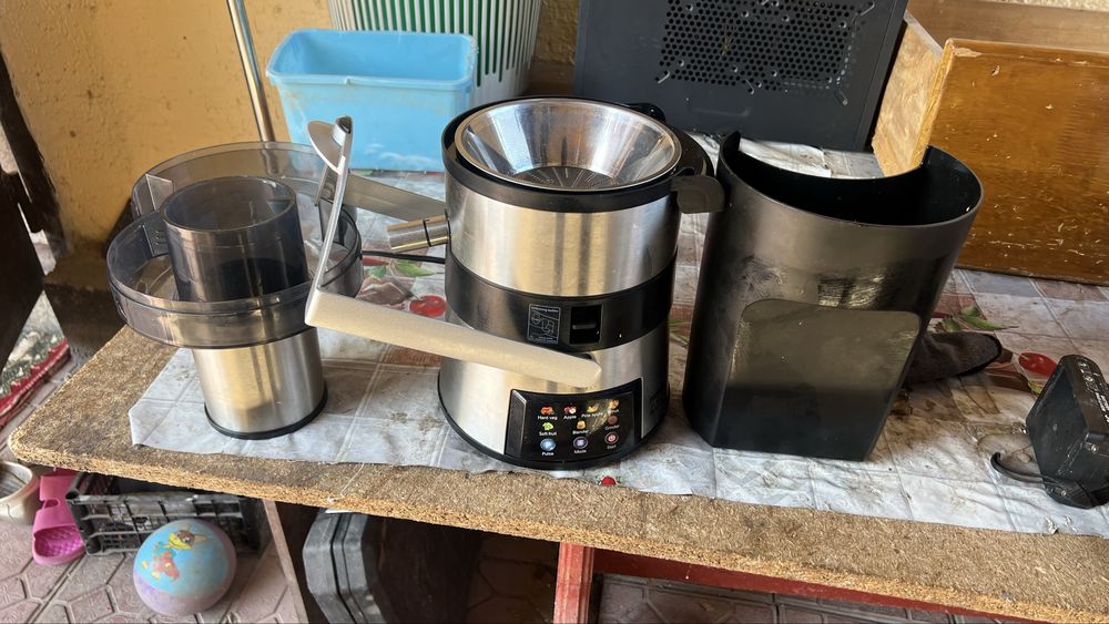 Соковыжималка ZP-521 черный