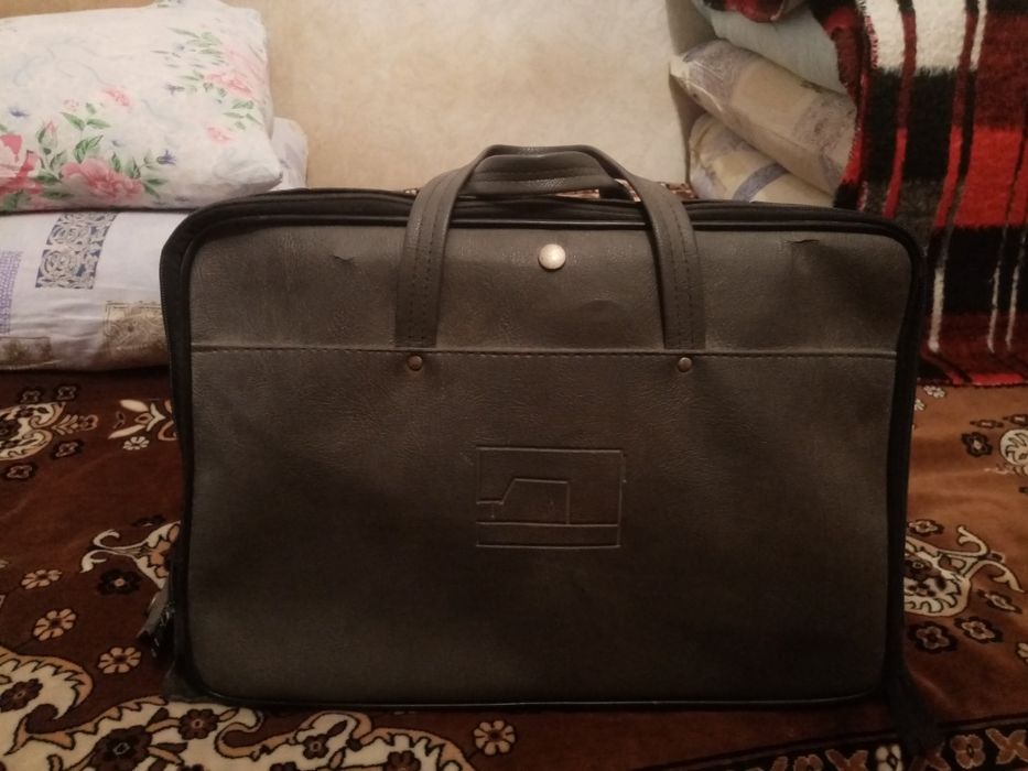 Продам швейную машинку