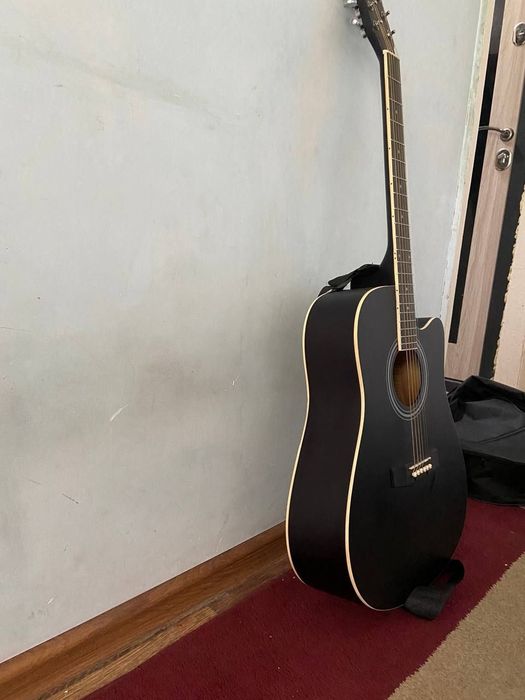Musicbrand gitara sotiladi