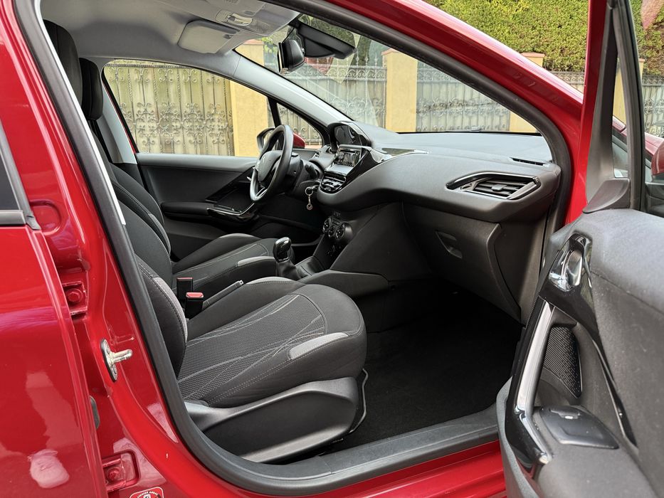 Peugeot 208 Cu doar 30.000 Km Primul Proprietar