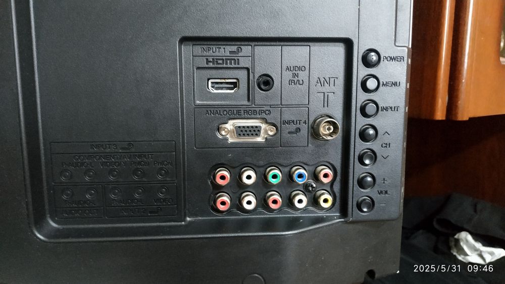 Sharp Aquos 32 дюйма + smart box и тюнер Uzdigital