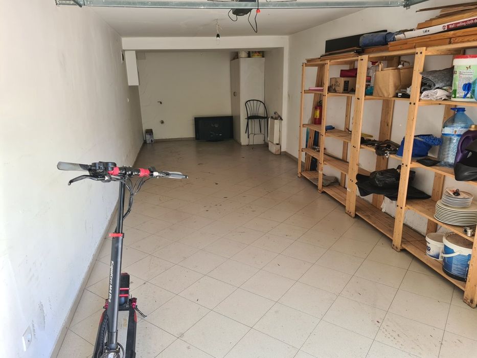 Дава се под наем Гараж / Паркомясто в София, Зона Б-18 - 32 кв.м за 204 € - Снимка #1