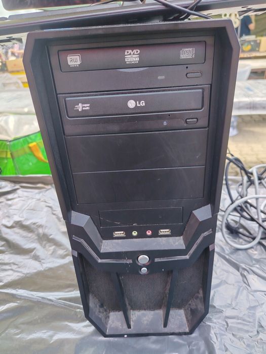 Pachet PC complet (Unitate + Monitor + Tastatură + Mouse) - Pentru piese / proiect retro