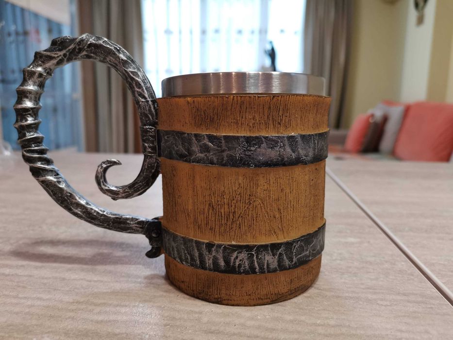 Халба за бира във формата на бъчва