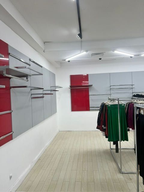 Стенд для продвижения одежды