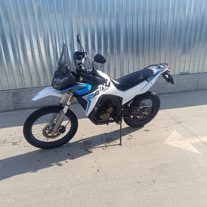 Motocicleta Voge 300 Rally