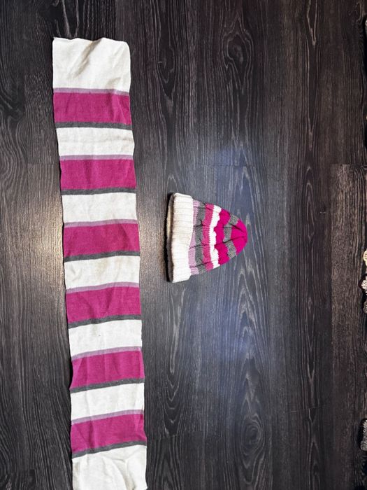 Caciula și fular pt 4/6 ani nou la 25 lei