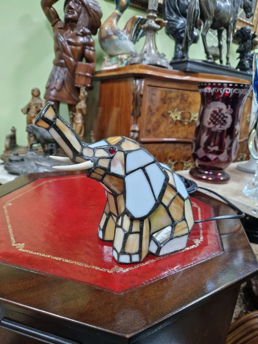 Страхотна антикварна настолна лампа Тифани