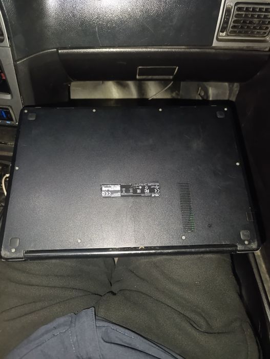 Noutbuk ishlaydi ekran sensir