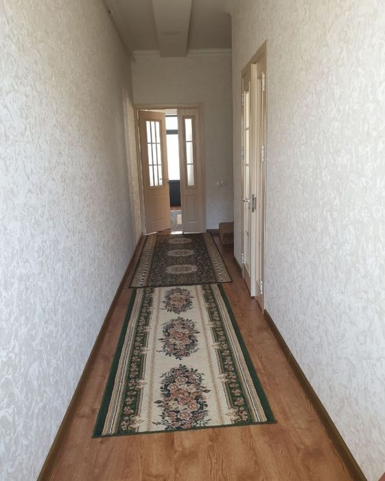 Xasanboy postdan 900 metr kirganda 1.35 sotu 4 xona 2 etajli kattedj