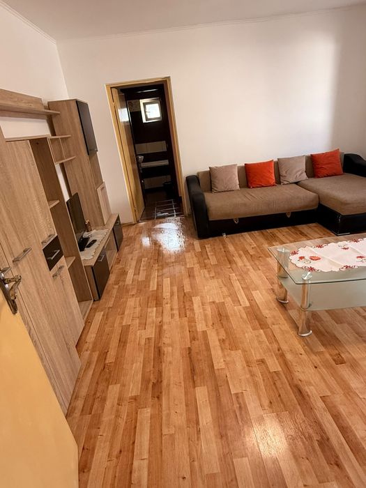 Apartament 2 camere Gavana
Inchiriez apartament cu 2 camere complet utilat si mobilat in gavana 
1500 lei