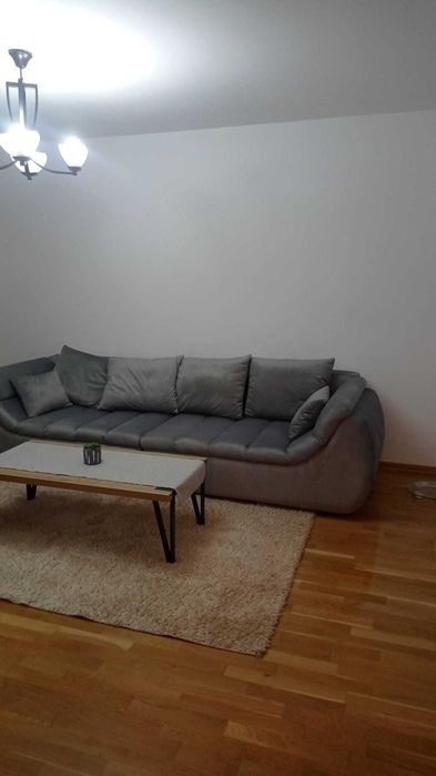 Închiriez apartament