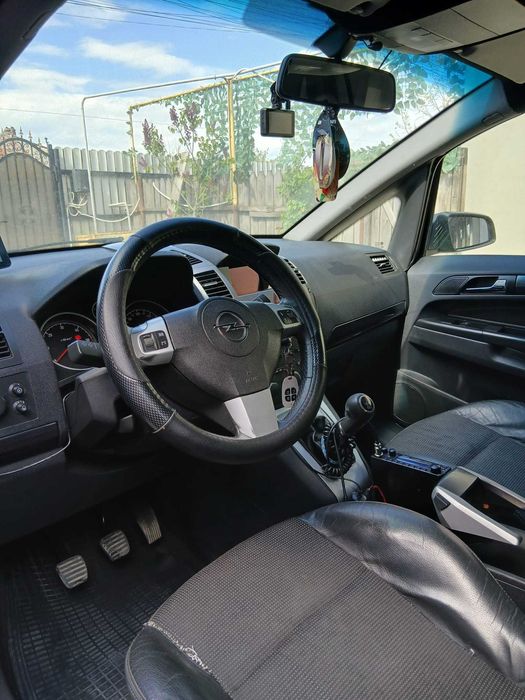 Vând Opel Zafira b 2006