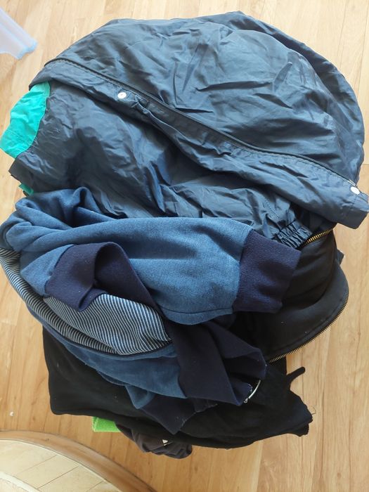 Кашони с дрехи мъжки и дамски