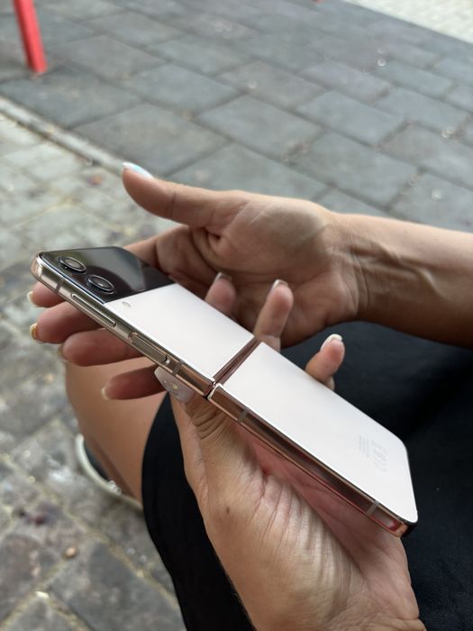 Samsung galaxy z flip 4 , 512 GB