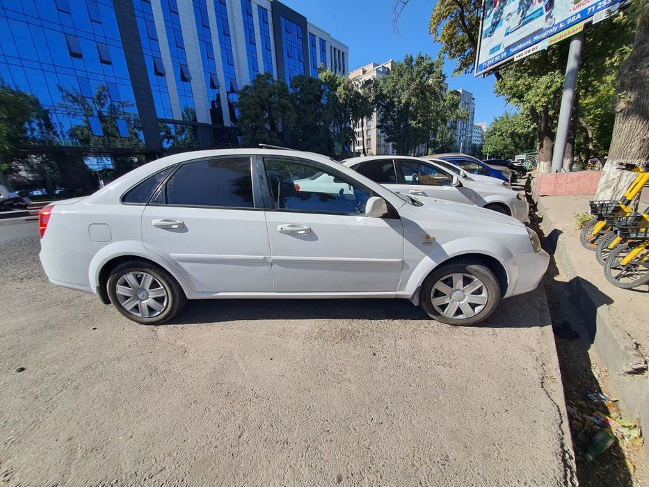 Lasetti 1.8 avtomat SOTILADI