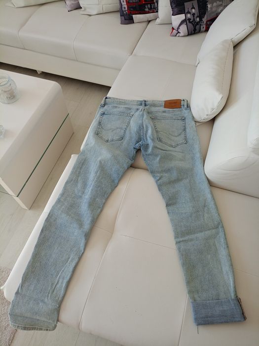 Vand blugi bărbătești Jack& Jones,produs de calitate superioara,in sta