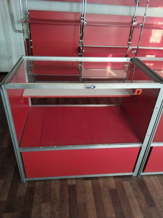 Продам Витрины, полки