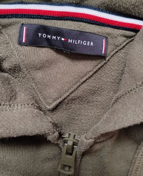 Vând hanorac de bărbați Tommy Hilfiger.