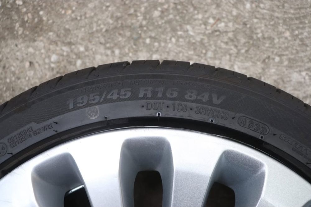 Летни гуми с джанти 16", Ford Fiesta