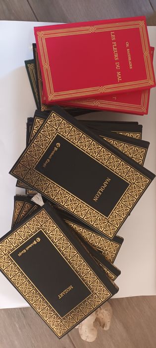 Vand 17 carti Editura Prietenii Cartii