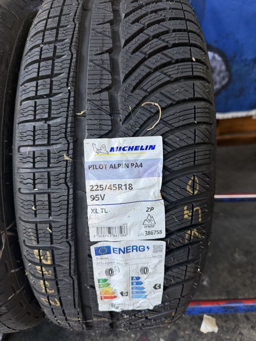 225/45/18 Michelin 95V RSC