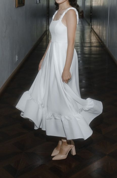 Продам красивое белое платье размер s