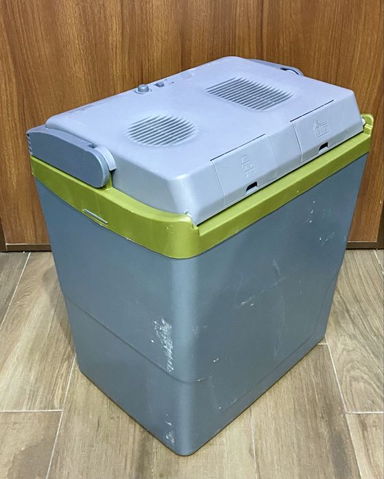 Активна хладилна чанта на 12 и 220V