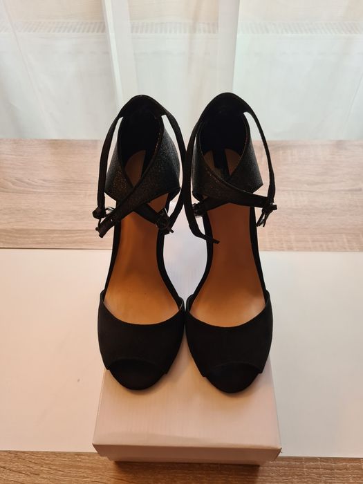 Sandale Stradivarius, matimea 38, negru, noi
