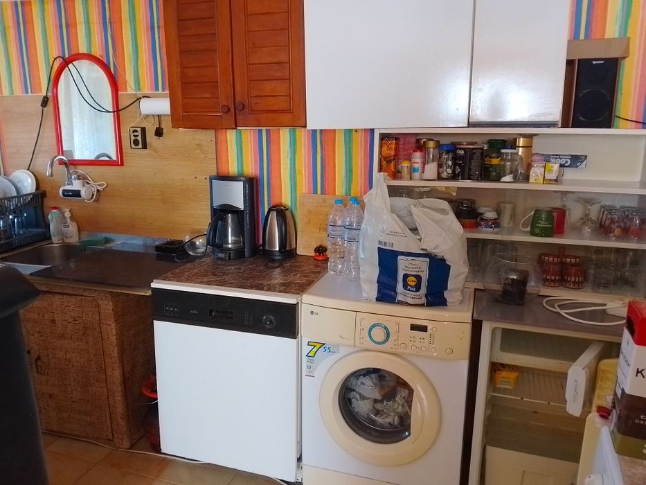 Продавам вила в гората