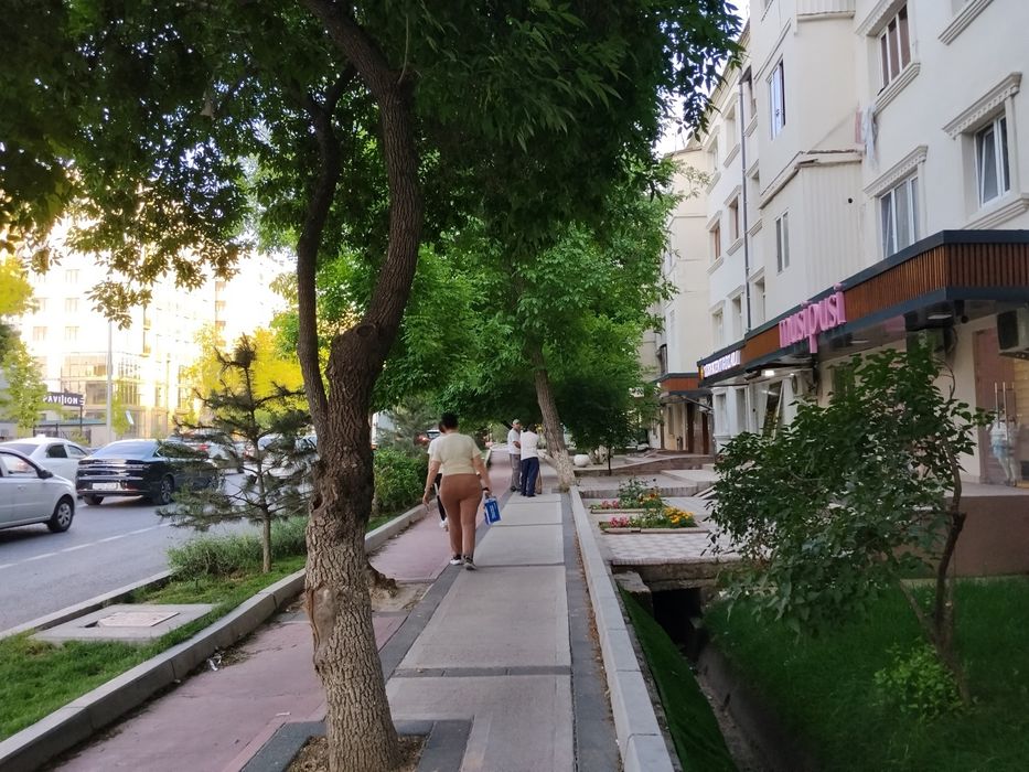 Mirzo Ulug'bek yalong'och da 2+1 honali dom sotiladi ne jiloy