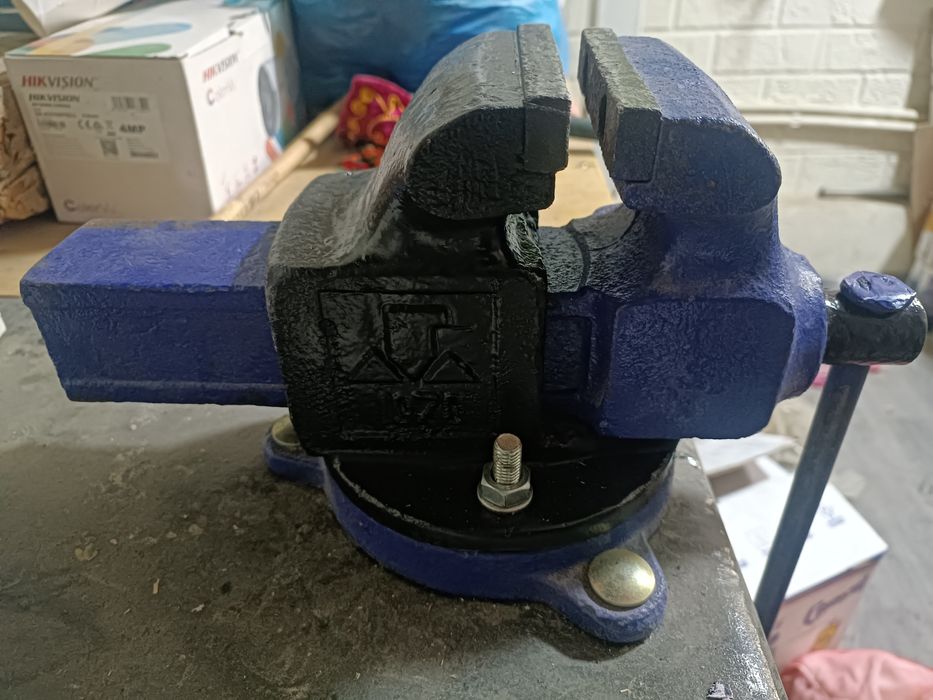 Продается ТИСКИ СССР