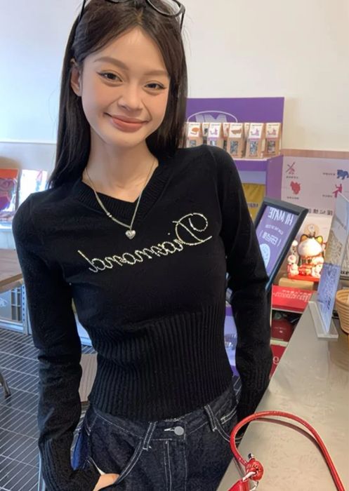 кофта с надписью стразами Diamond.